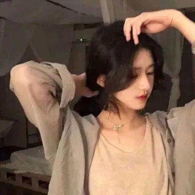 黑暗中的两个人